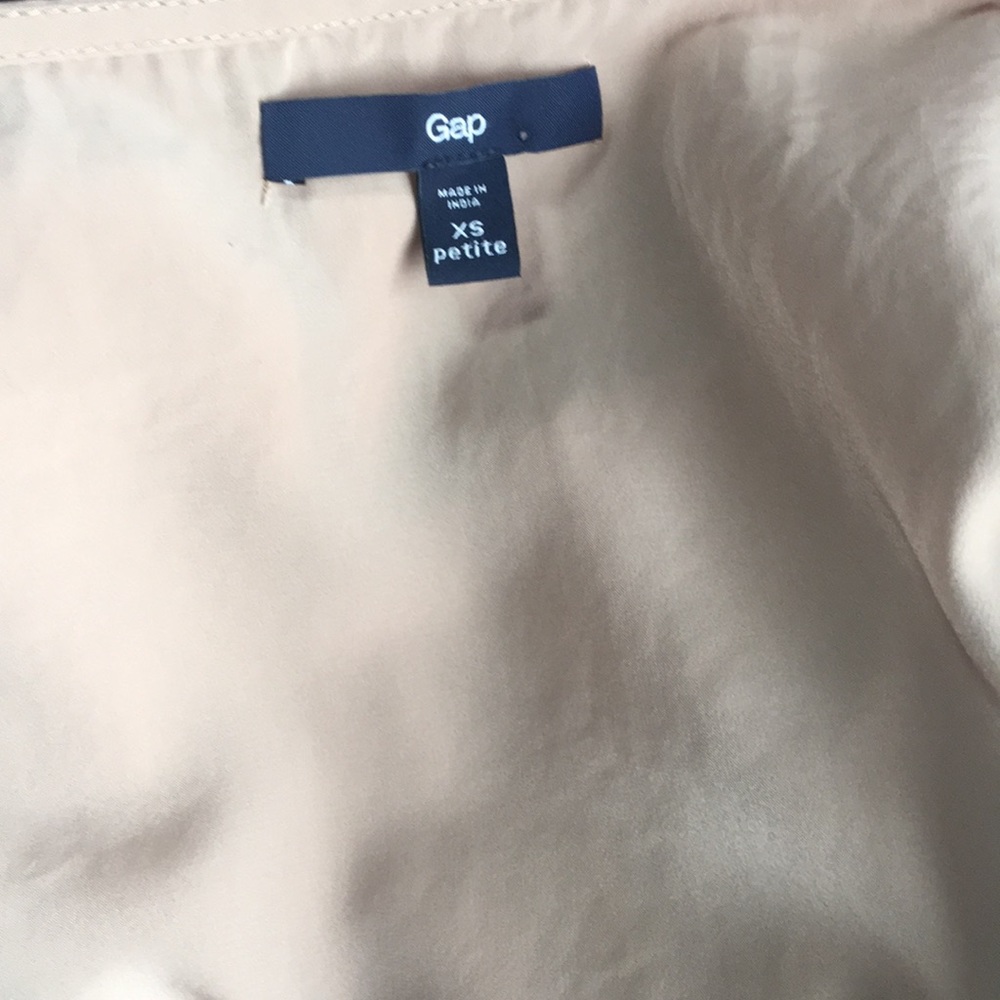 GAP 🌟 Fawn Colored & Soft Ruffled Blouse - Picture 6 of 7